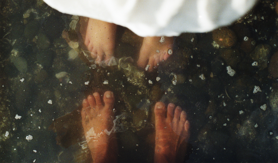 http://www.brianechon.com/indexhibit/files/gimgs/18_feets.jpg